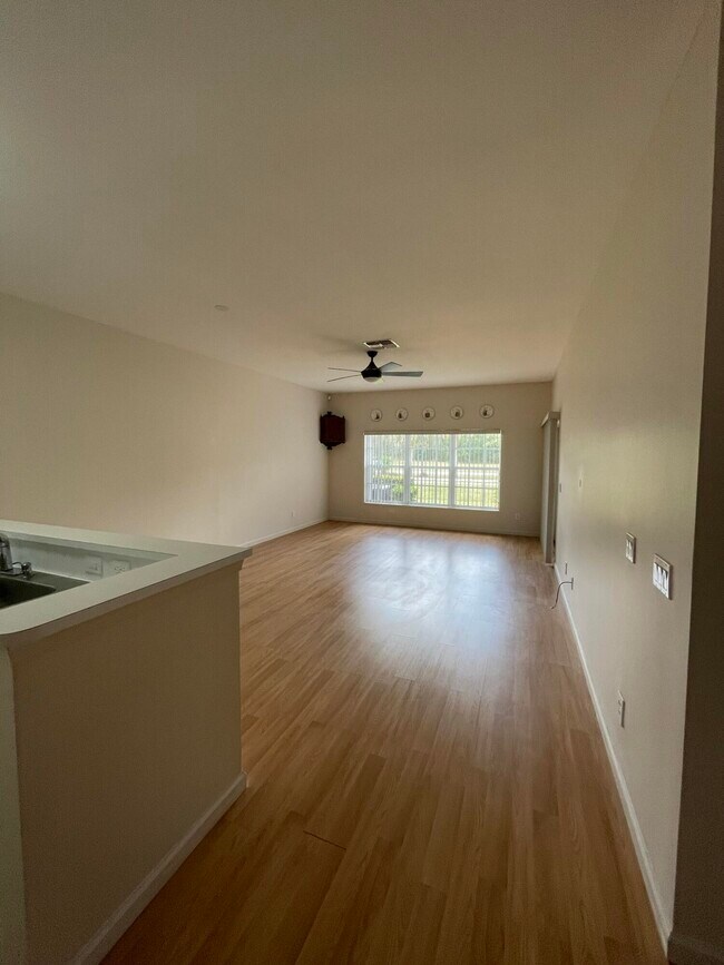 Building Photo - 623 NE Bent Paddle Ln