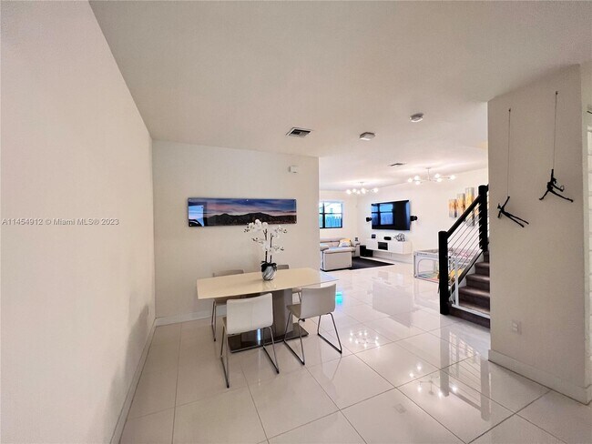 Foto del edificio - 8009 NW 105th Ct