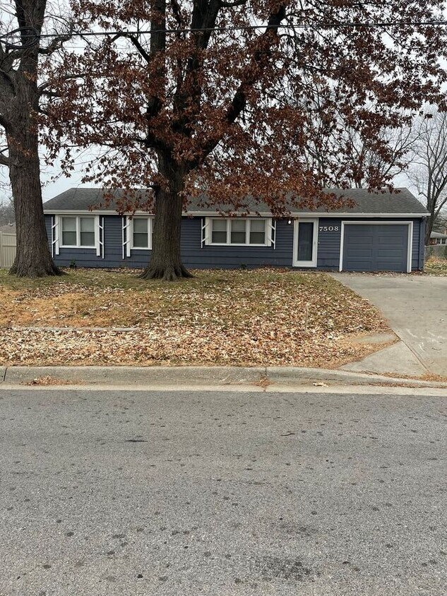 Foto principal - EVERYTHING NEW-READY NOW! 3B/1B $1050