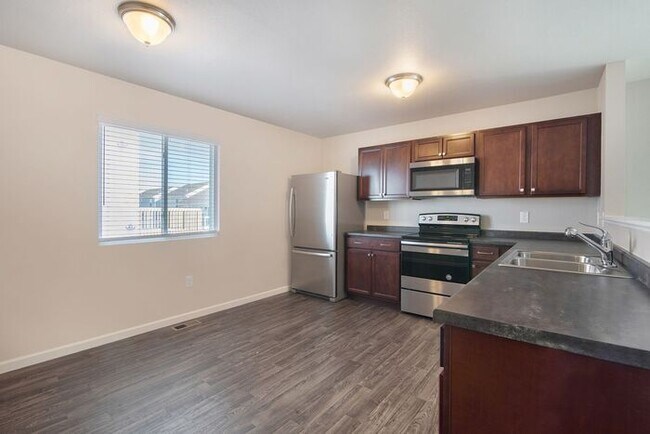 Building Photo - 2801 Jordan River Dr