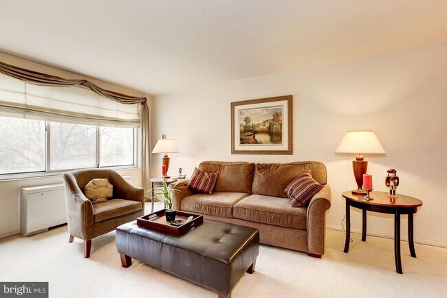 Building Photo - 10201 Grosvenor Pl