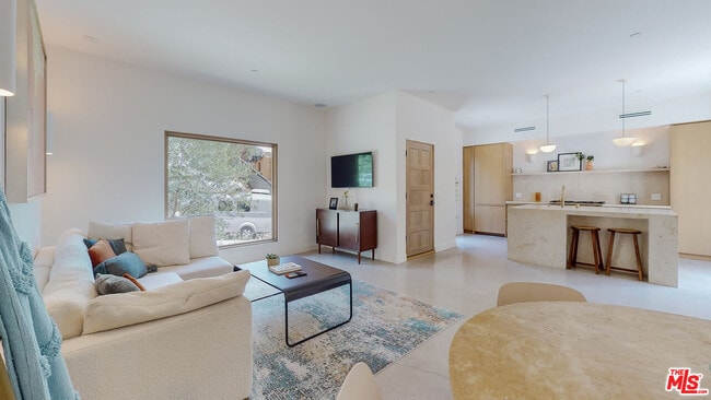 Foto del edificio - 4865 Wicopee Ave