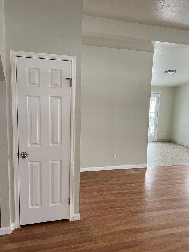 Building Photo - Lovely 3 bedroom home on property