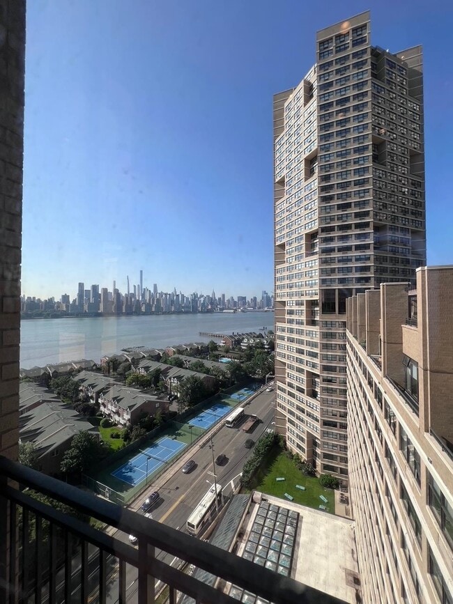Foto del edificio - 7004 JFK Blvd E