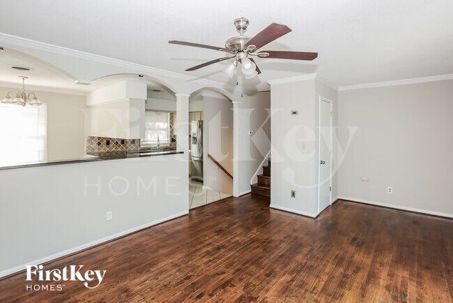 Foto del edificio - 2516 Tall Pines Ln