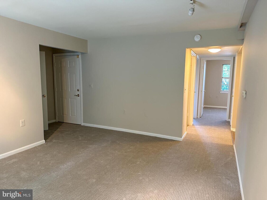 Primary Photo - 8 Normandy Square Ct