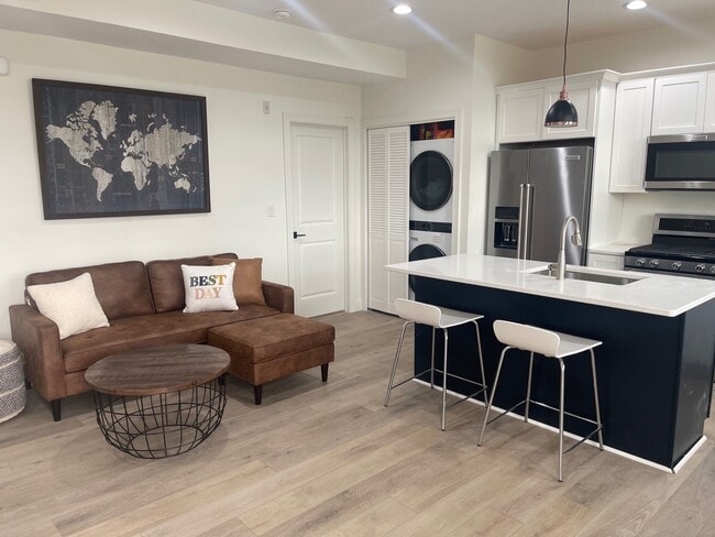 Building Photo - 17 Highland St