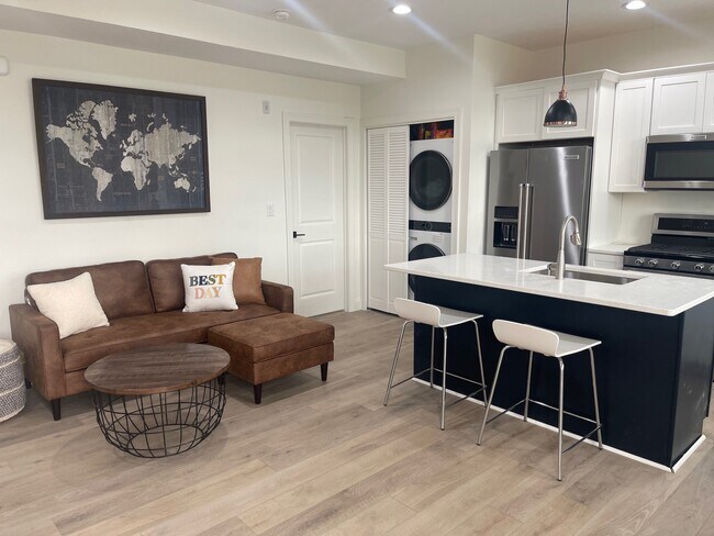 Building Photo - 17 Highland St