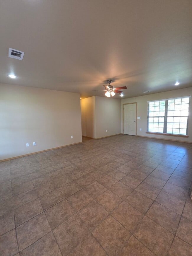 Building Photo - 619 Resimont Dr