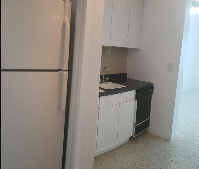 Foto del edificio - Super Charming 1 bedroom walk to the beach...