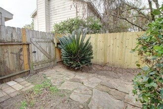 Building Photo - 10024 Spring Pl Dr