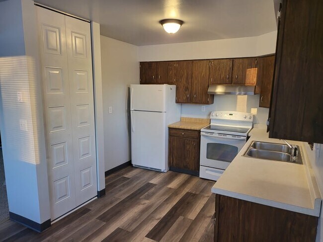 Appliances & Pantry - 3509 Monarch Dr
