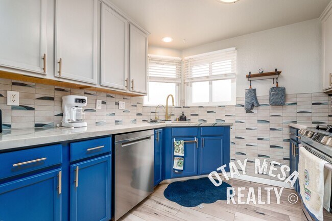 Building Photo - Fully Furnished 2BD/1BA Condo – Ideal for Traveling Professionals