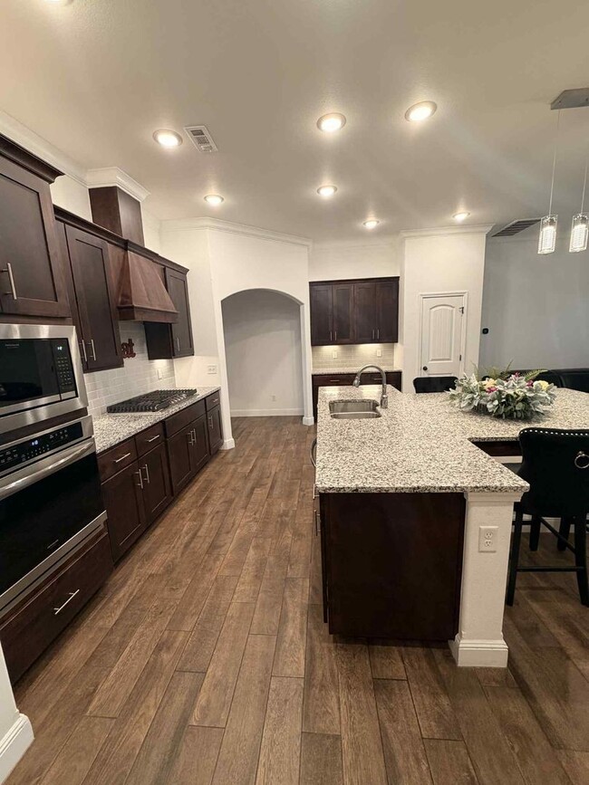 Building Photo - COMING SOON: BEAUTIFUL 4 BEDROOM / 3 BATHR...