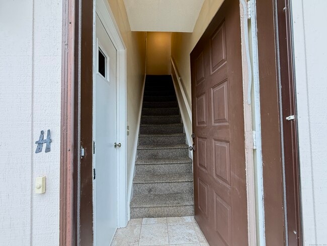 Building Photo - 27 Crows Nest Ln