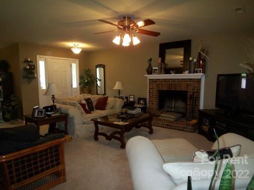 Building Photo - 6010 Kenmore Ln