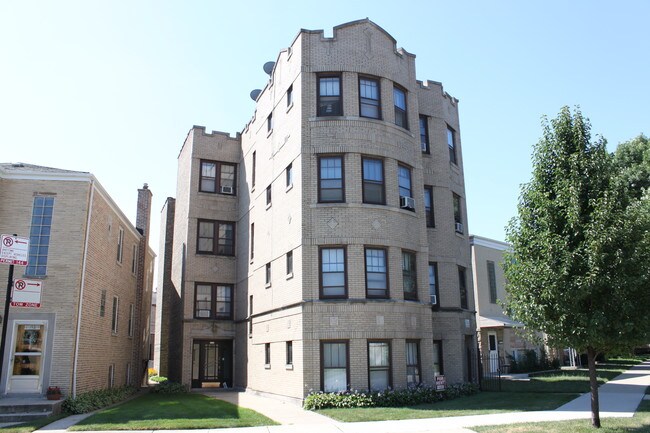 Building Photo - 4463 W Ainslie St