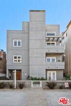 Building Photo - 20 Quarterdeck St