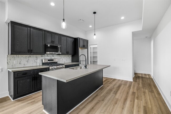 Foto del edificio - 7901 Cora St
