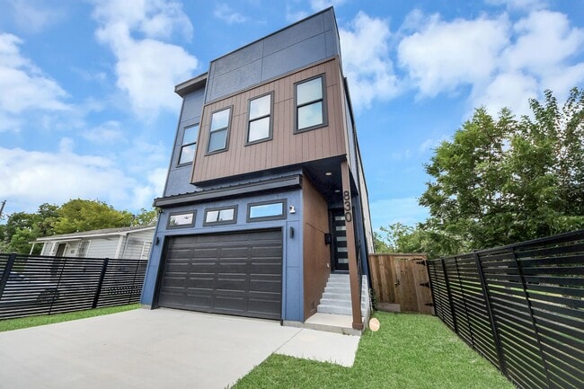 Building Photo - 830 E 40th St