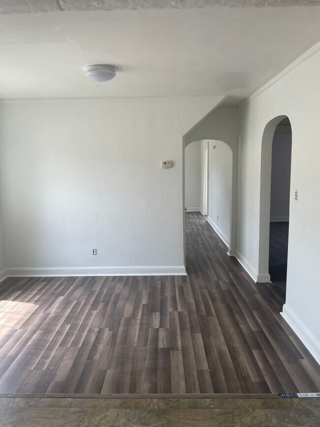 Foto del edificio - Four Bedroom Two Bath Home In Dunbar