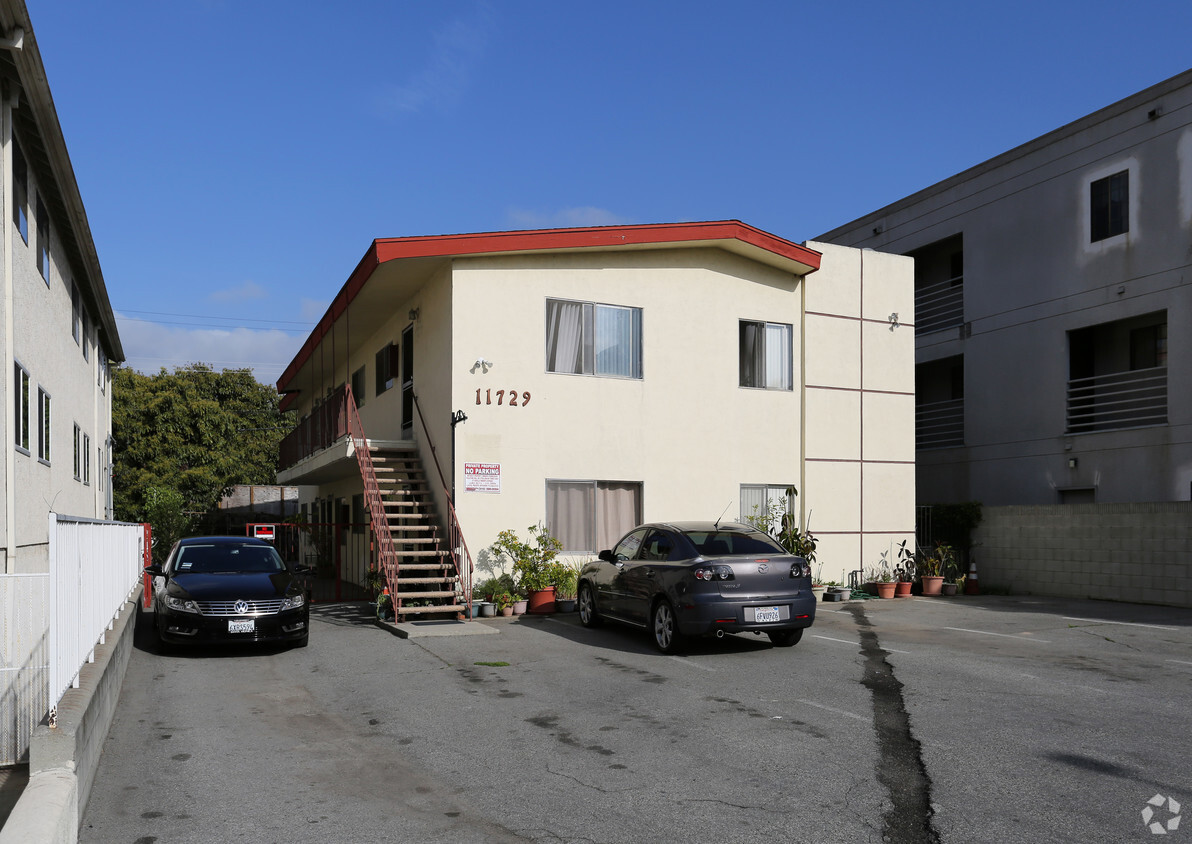 Primary Photo - 11729 Avon Way