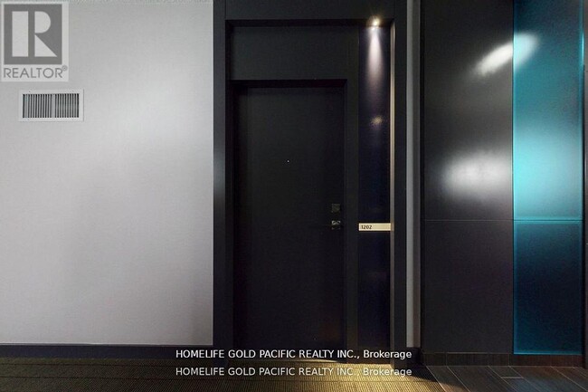 Building Photo - 832 Bay St.