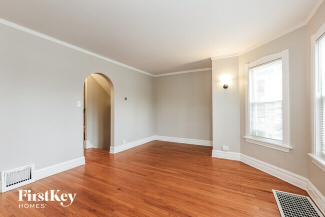 Foto del edificio - 3042 N Lowell Ave