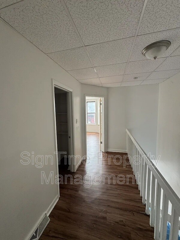 Foto del edificio - 112 W Franklin St