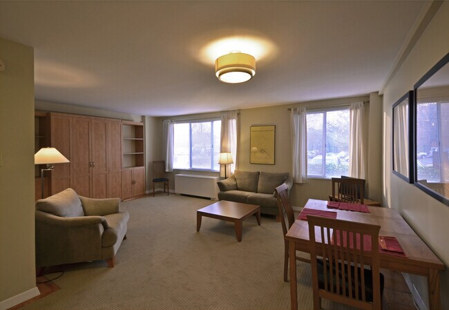 Foto del edificio - 1200 N Nash St