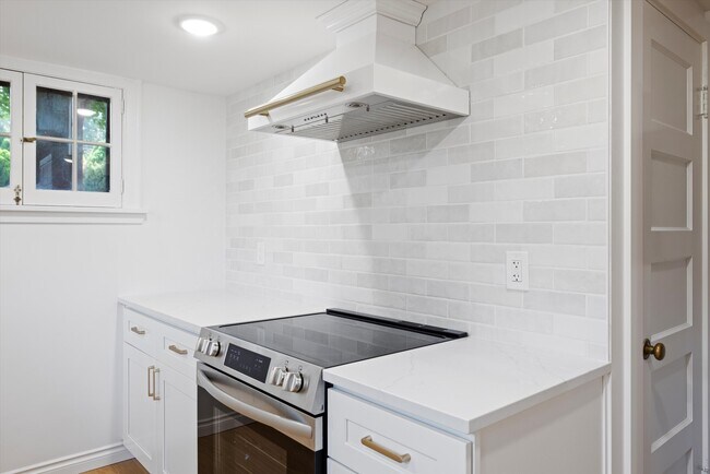 Building Photo - 317 Main St