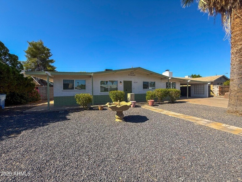 Foto principal - 3237 E Captain Dreyfus Ave