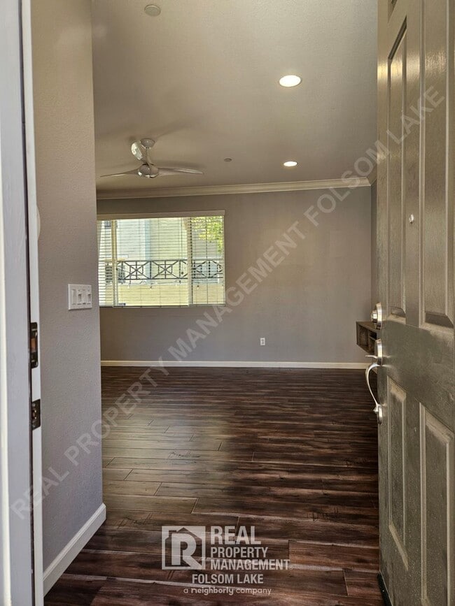 Building Photo - 104 Rodin Ln