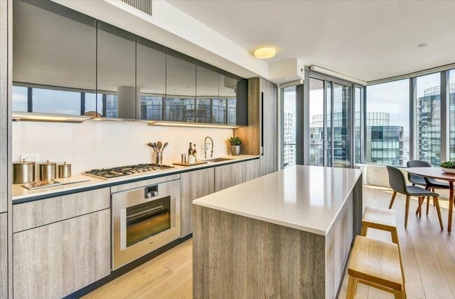 Building Photo - 201 Folsom St