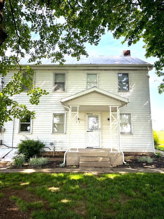 Primary Photo - Spacious 3-Bedroom Farmhouse for Rent – Pe...