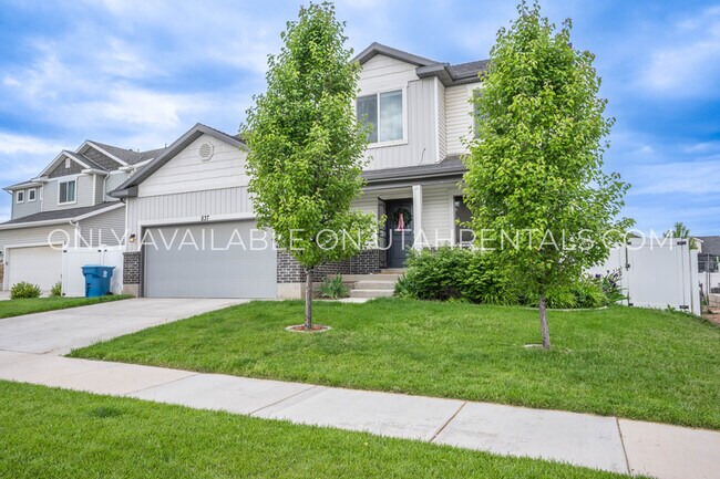 Building Photo - 837 N 150 W