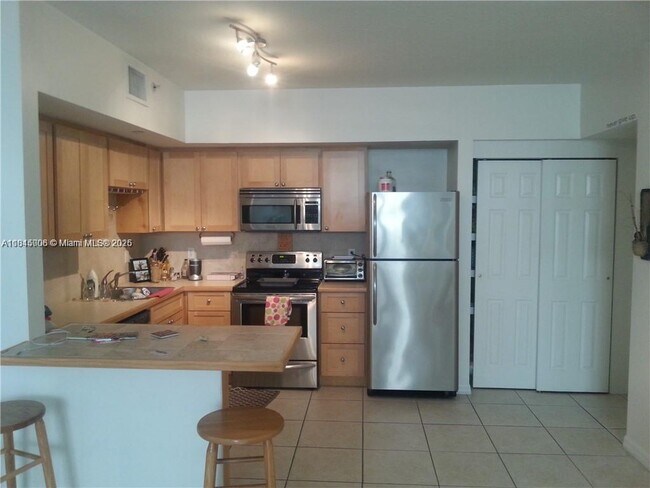 Building Photo - 2630 SW 28th St