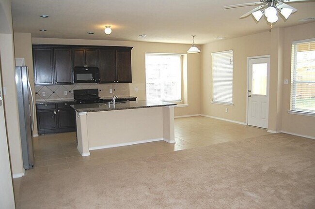 Foto del edificio - 5634 Jay Thrush Dr