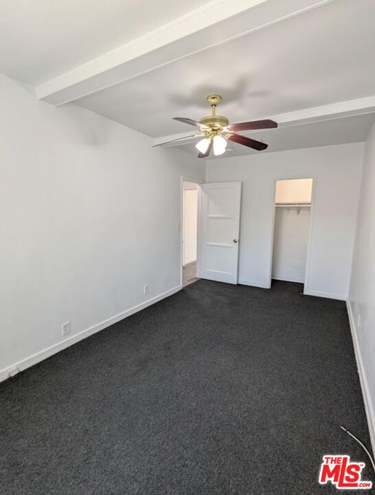 Foto del edificio - 18820 Roscoe Blvd