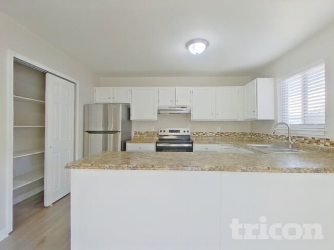 Building Photo - 3928 Smoke Tree Dr