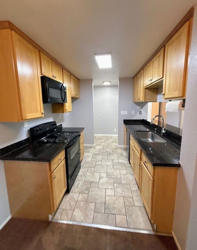 Building Photo - 13700 San Pablo Ave