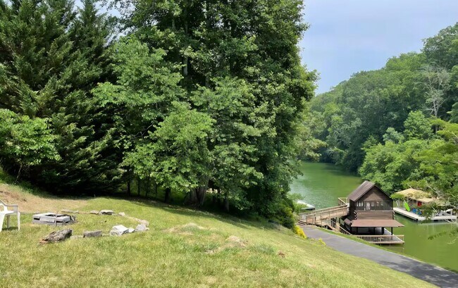 Foto del edificio - 3 Bedroom/2 Bath Home on Boone Lake - Piney Flats, TN