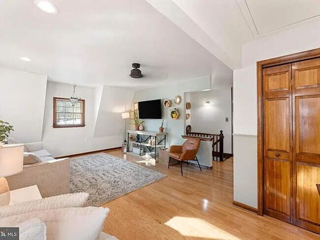 Foto del edificio - 1596 River Rd