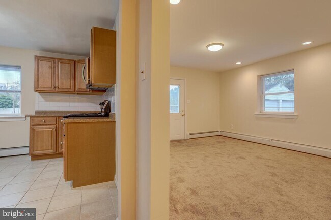 Building Photo - 125 Broomall St