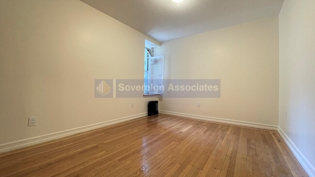 Building Photo - 175 Pinehurst Ave