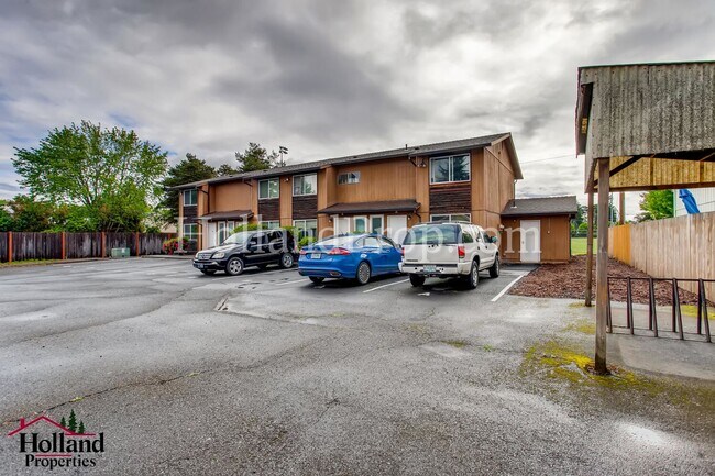 Foto del edificio - Charming 3 Bedroom 1.5 Bathroom Apartment in Forest Grove!!! NEW PRICE at $1,625 and Reduced Secu...