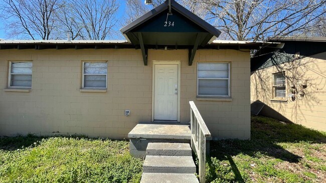 Foto del edificio - 234-234-232 Wilson Ave