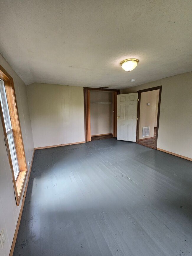 Building Photo - 2 Bedroom | 1 Bathroom House | Large Yard ...