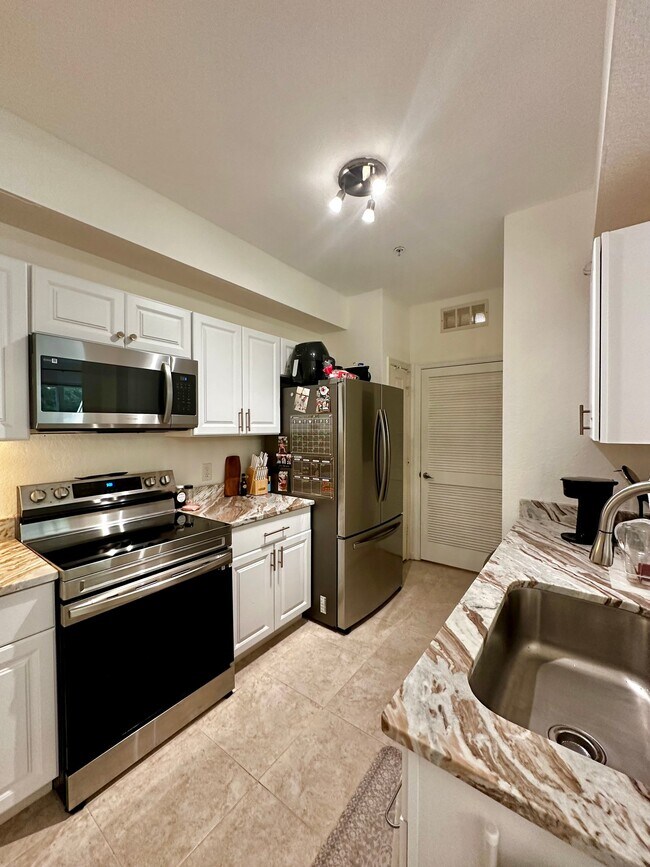 Foto del edificio - 8539 Gate Pkwy W