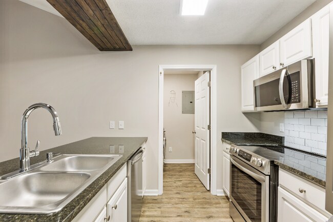 Foto del edificio - 4051 Hidden Hollow Dr